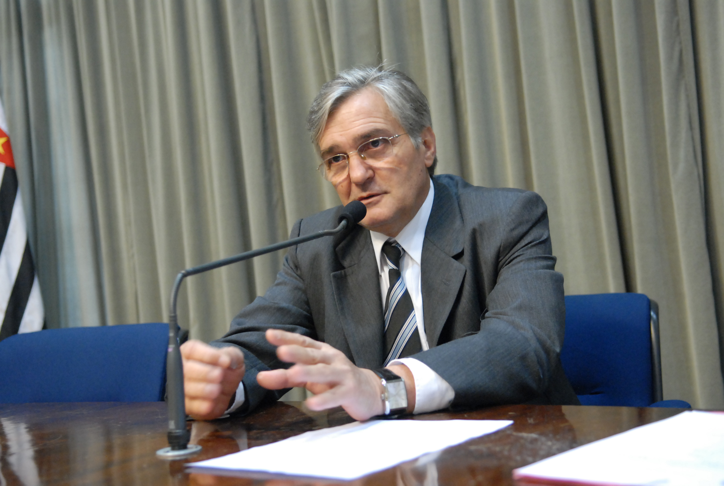 Dputado Antonio Mentor<a style='float:right;color:#ccc' href='https://www3.al.sp.gov.br/repositorio/noticia/03-2008/CPI ELETROP  MENTOR MAU_0027.jpg' target=_blank><i class='bi bi-zoom-in'></i> Clique para ver a imagem </a>